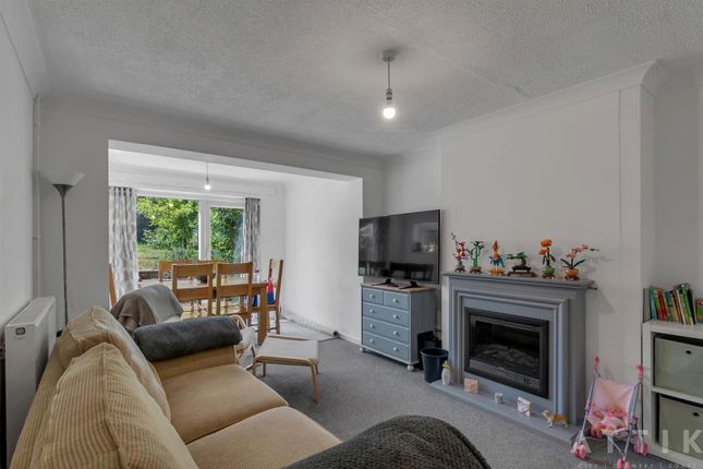19, Oak Green, Halesworth photo 2