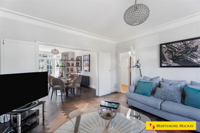 15, Brackendale, London photo 4