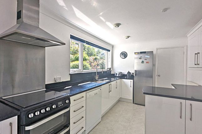 15, Durrant Way, Lymington photo 3