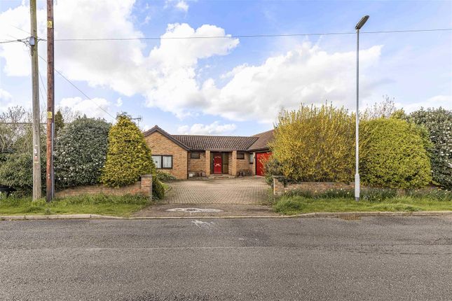 Detached bungalow for sale in West Drive, Highfields Caldecote, Cambridge