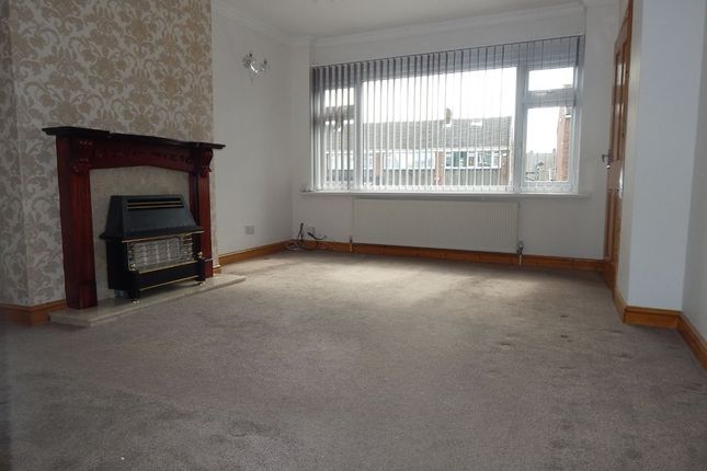 5 Lemans Drive, Dewsbury photo 3