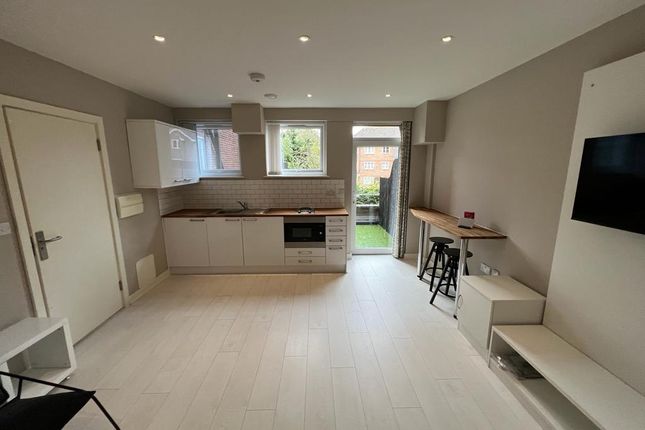 Flat 228 The Studios 110 The Parade , Watford photo 2