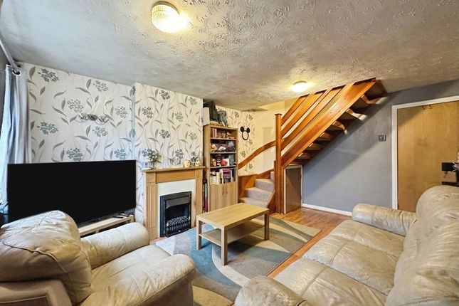 23, Haywain Close, Pendeford, Wolverhampton photo 3