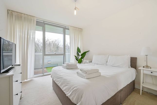 Flat to rent in Chiswick Point, Chiswick, London