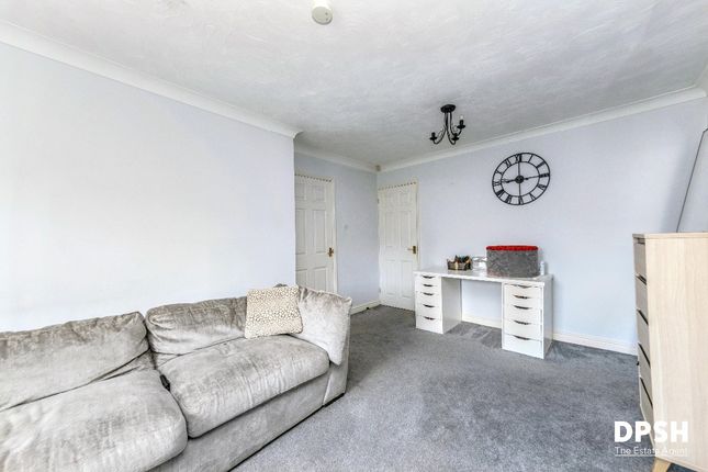 28 Hare Farm Avenue, Leeds photo 5