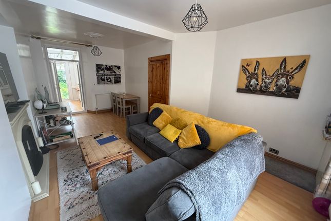 48, Llanelli photo 3