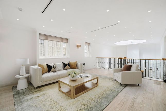 8, Wilton Place, London photo 4