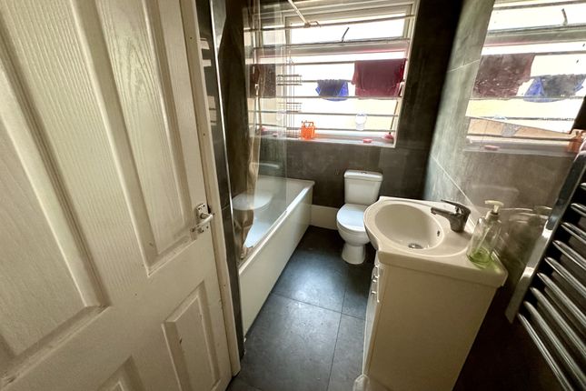 Flat 3b, Efta House, Southall photo 4
