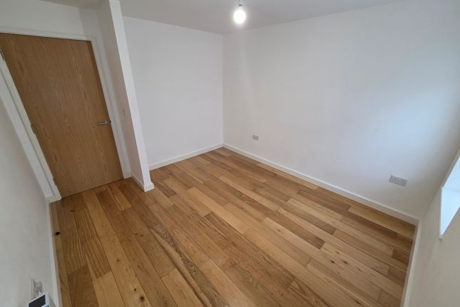 Flat 7, Luton photo 4