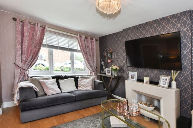 24, Watersheddings Way, Oldham photo 4
