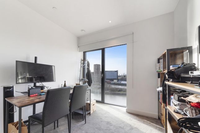 Flat for sale in Modena House, London City Island, London
