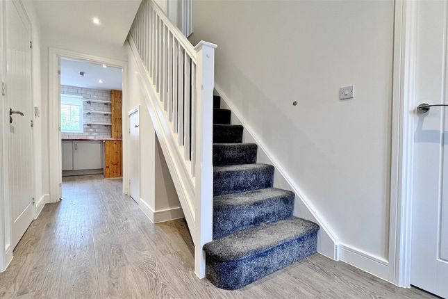 18, Honeypot Way, Walton-on-the-Naze photo 2