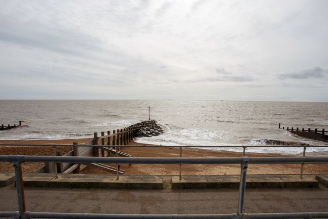 25, Beach Hut 25, Golf Road, Felixstowe photo 4