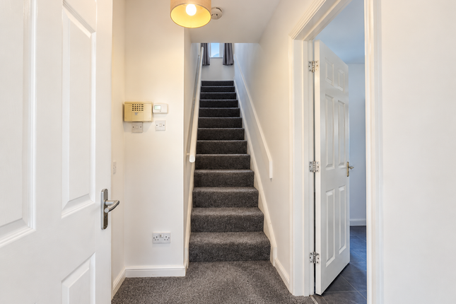 6, Browning Road, Huddersfield photo 2