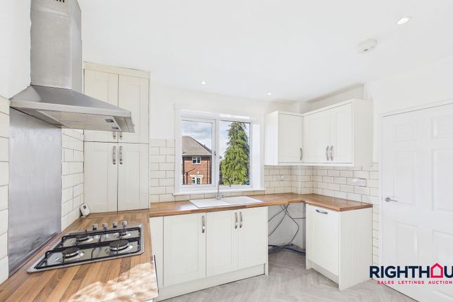 15 Clifton Crescent, Wakefield photo 2