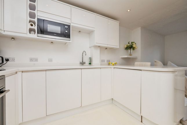 23, Water Croft, Worcester photo 4