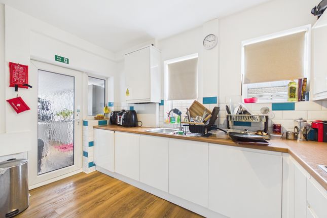 Room 6, 98, Upper Brighton Road, Lancing photo 2