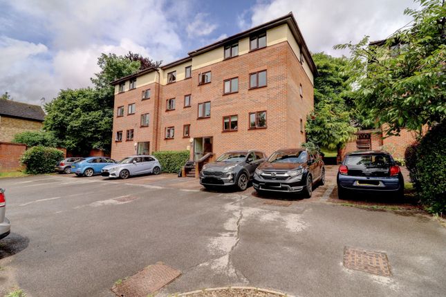 Thumbnail Flat for sale in London Road, High Wycombe, Buckinghamshire