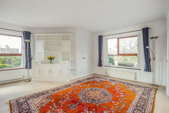 Flat for sale in Finchley Road, London