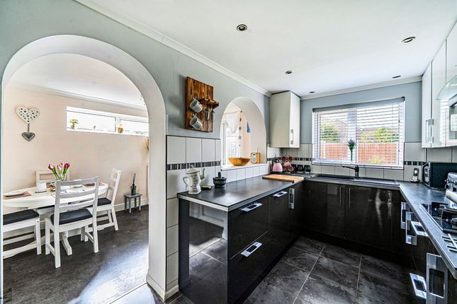 23 Spindleberry Grove, Bristol photo 3