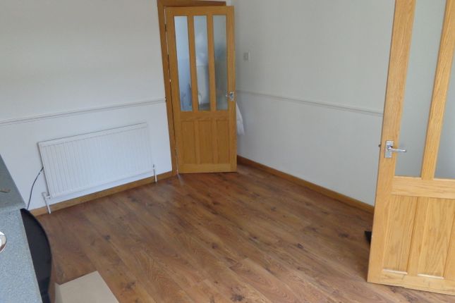 274, Deerlands Avenue, Sheffield photo 5