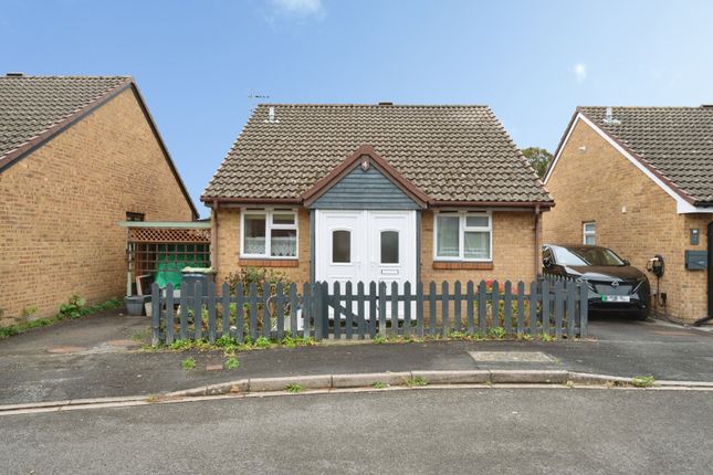 2-bed bungalow on Southleigh Grove, Hampshire, £235,000