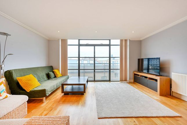 Flat to rent in Point Wharf Lane, Brentford