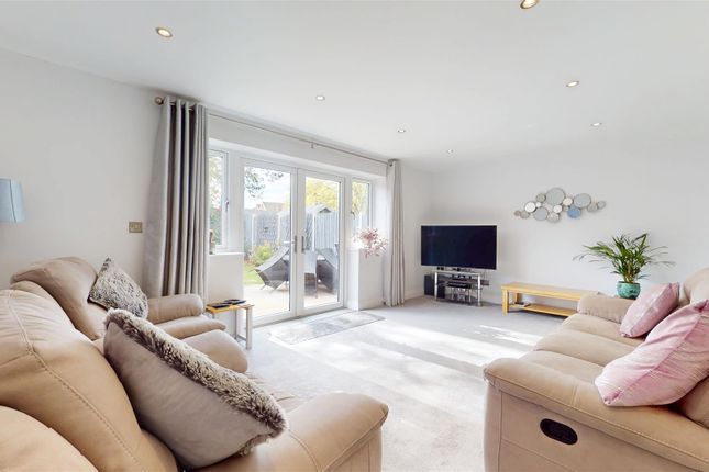 1, Watts Close, Milton Keynes photo 5
