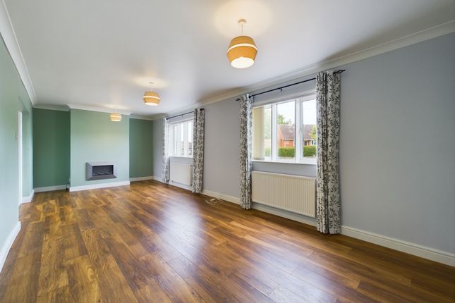 12 Hesketh Crescent, Towcester photo 2