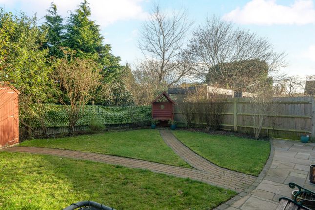 78, Cramhurst Lane, Godalming photo 2