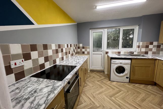 21, Lockett Gardens, Salford photo 3