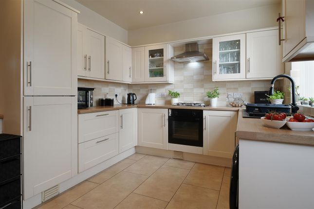 25, Towngate, Thurlstone photo 2
