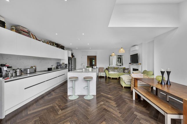 26, Luttrell Avenue, London photo 2