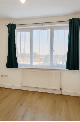 54 Eastleigh Avenue, Harrow photo 2