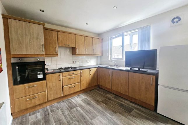Room 3, 15 Brook Gardens, Dundee photo 3