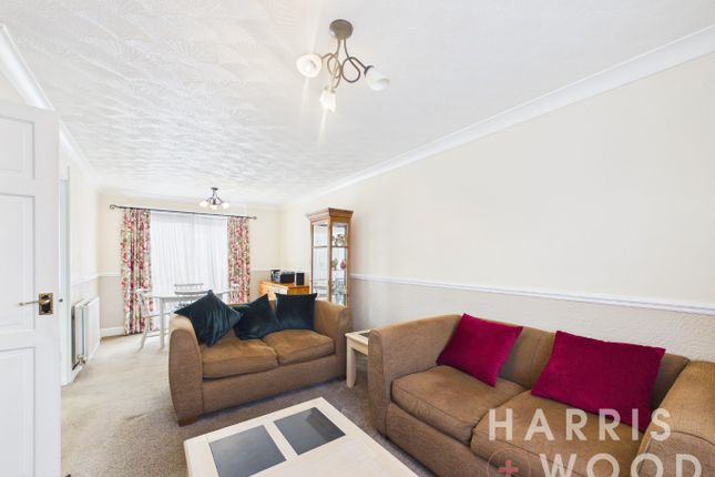 27 Magnolia Close, Witham, Essex photo 3