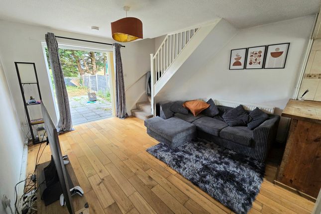 4 Oak Tree Court, Bridgend photo 2