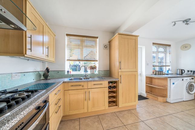 32, Manor Park Close, Kent photo 4
