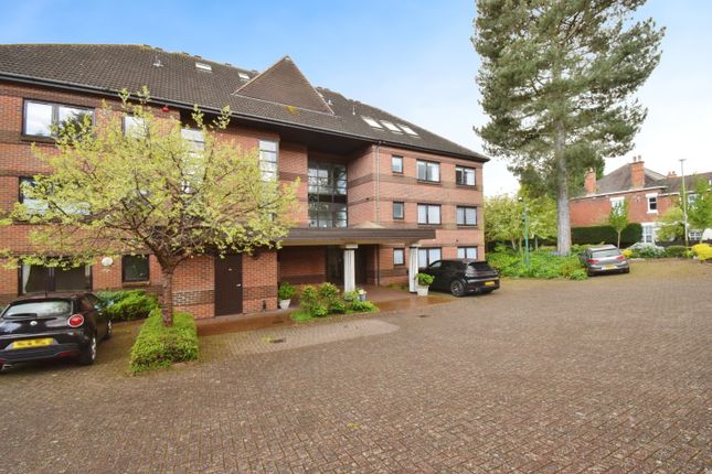 Flat for sale in Hawthorne Drive, Leicester, Leicestershire