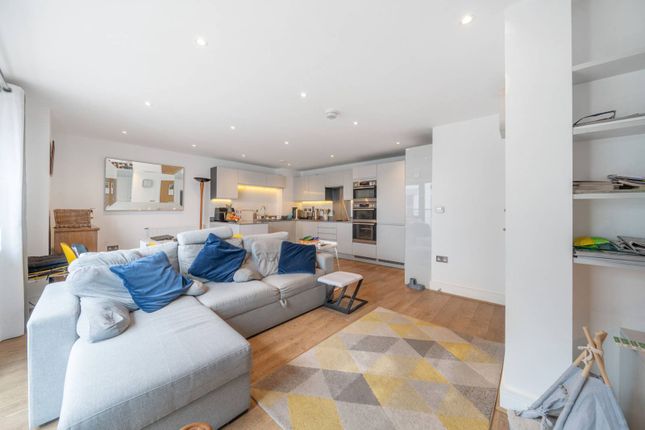 Thumbnail Flat to rent in Osiers Road, Wandsworth Town, London