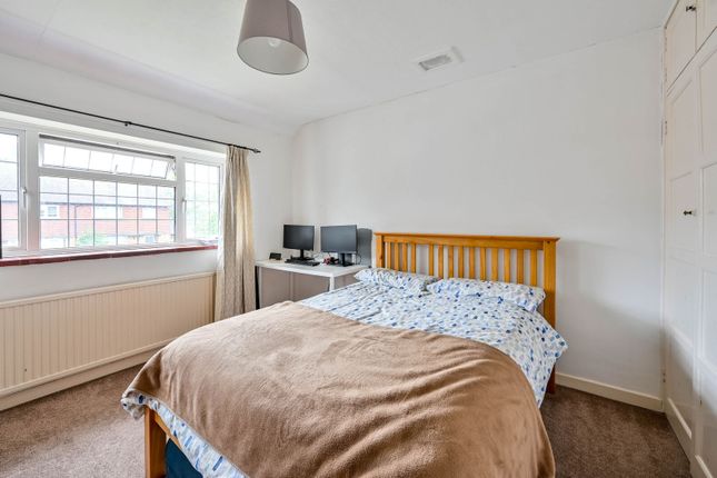 Willow Way, Guildford photo 5