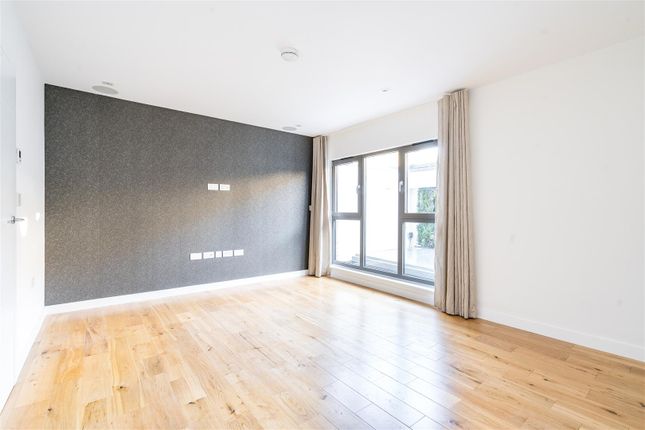 Property to rent in College Yard, London