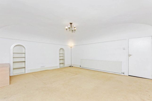 Thumbnail Flat to rent in Prima Road, Oval, London