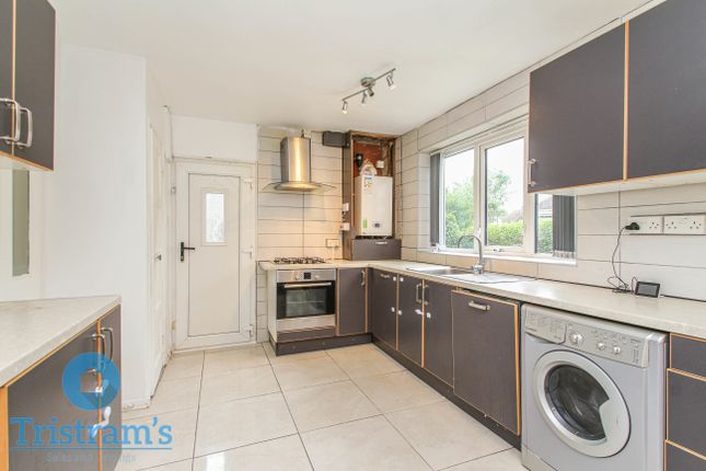 224, Glaisdale Drive West, Nottingham photo 2