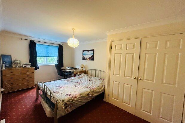 Flat to rent in Beverley Mews, Crawley
