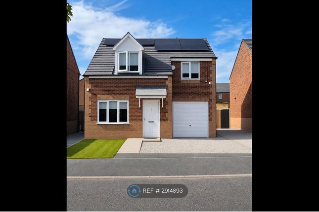 3-bed house on Salisbury Drive, Rochdale, £1,450/mo