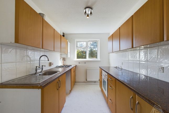 22, Dale Close, South Ockendon photo 2