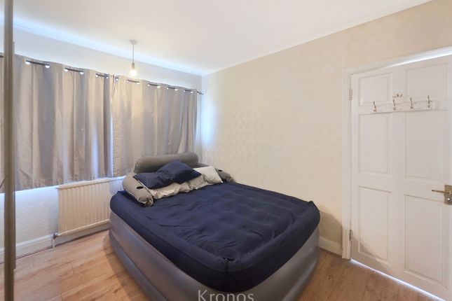 71 Holyrood Road, Harrow photo 5
