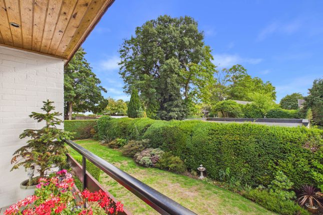 6, Mulberry Close, Horsham photo 2