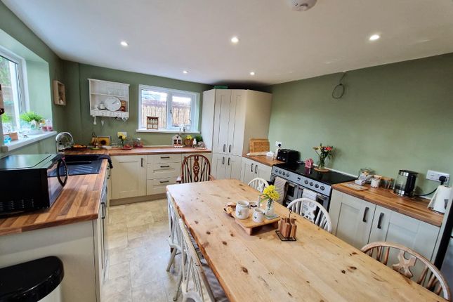 17, Felindre Road, Pencoed photo 3